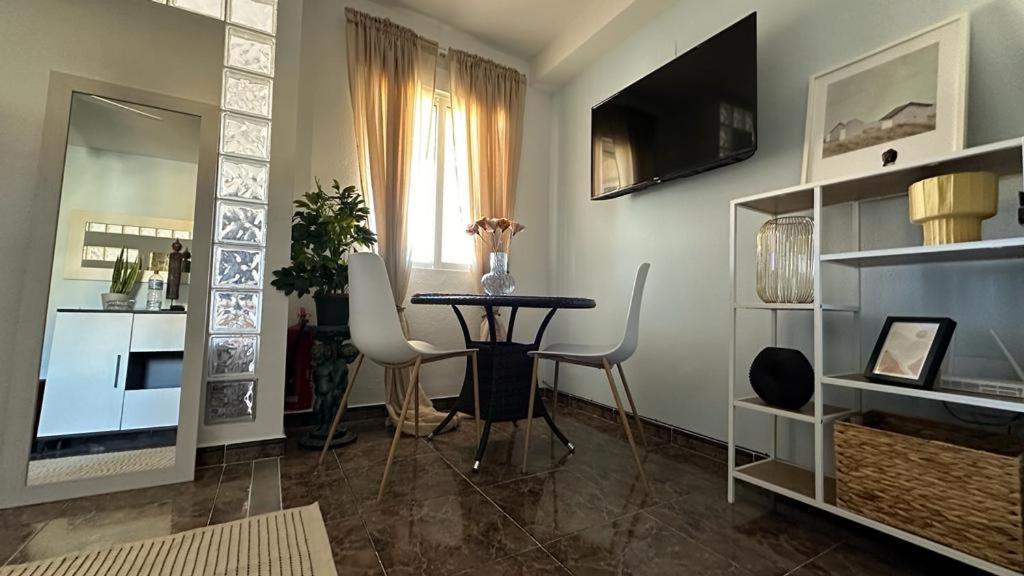 Playa De Los Naufragos Cozy Apartment With Pool Торевиеха Екстериор снимка
