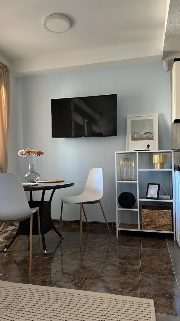 Playa De Los Naufragos Cozy Apartment With Pool Торевиеха Екстериор снимка
