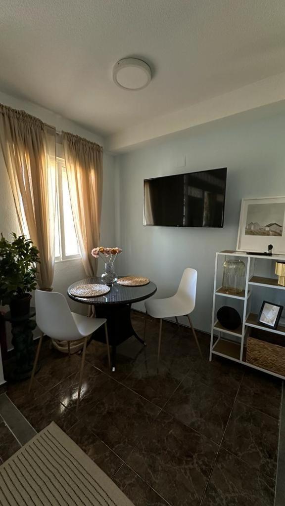 Playa De Los Naufragos Cozy Apartment With Pool Торевиеха Екстериор снимка