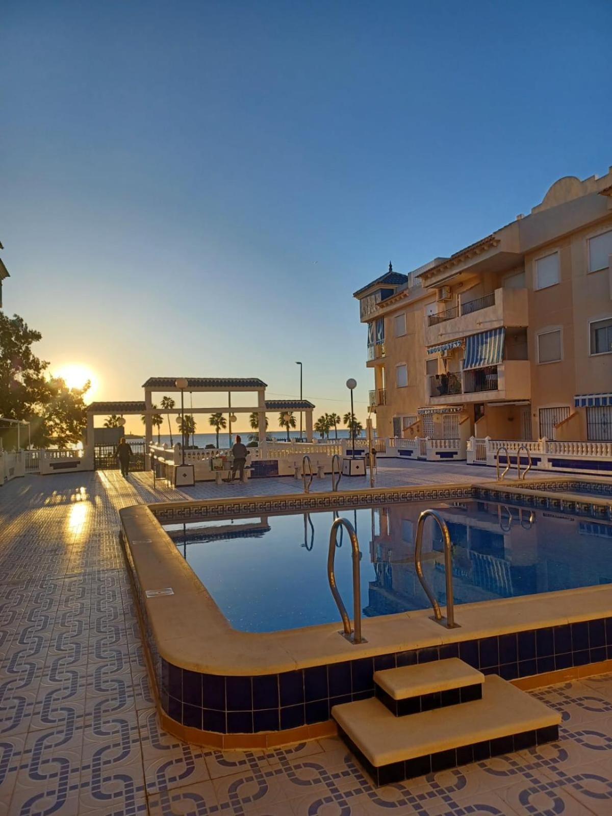 Playa De Los Naufragos Cozy Apartment With Pool Торевиеха Екстериор снимка